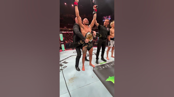 De dentro do Octógono, o anúncio da vitória do campeão Alexandre Pantoja no #UFC310 🇧🇷