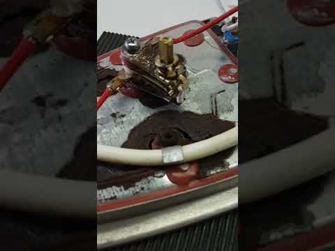 Nunca guardes la plancha con agua dentro del tanque, por que va suceder esto