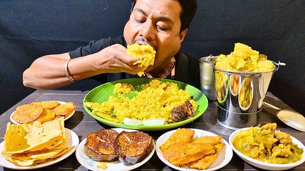 Big Bites Eating🔥 Khichdi (খিচুড়ি)😋, Niramish Torkari🤤, Omelette🥚🍳, Kumro Phuler & Alu Bora🥔 ASMR🍽️