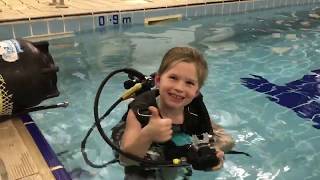 Amy Burns (age 8yrs) starting to learn to dive with PADI Bubblemakers