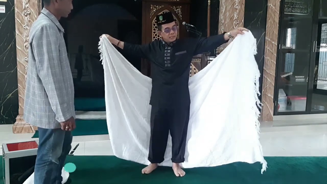 MEMAKAI KAIN IHROM DILUAR & DIDALAM TOILET