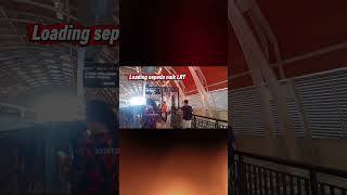 loading sepeda naik LRT #ceritasepedahan #gowes #lrt