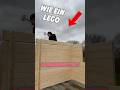Ein Holzhaus gebaut wie mit Lego-Steinen!