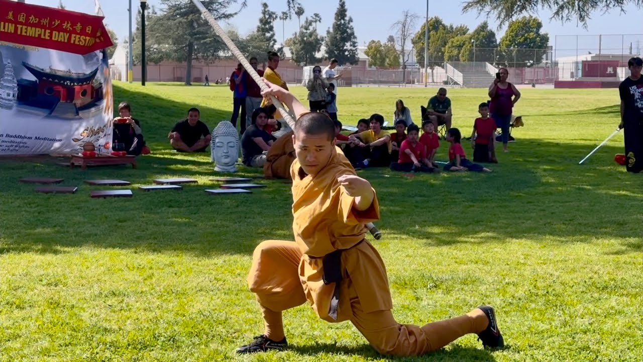 Shaolin Monk Kung Fu Performance -  Drunken Staff