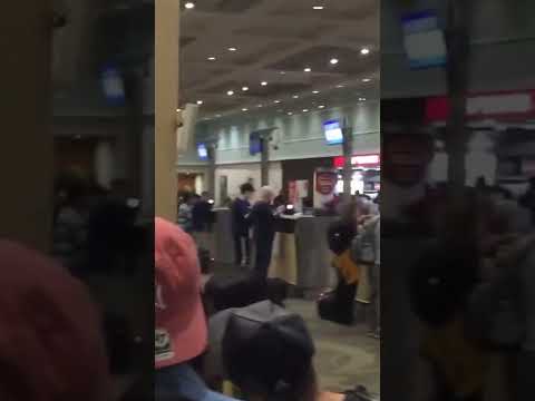 مسافر في الطريق وحدك