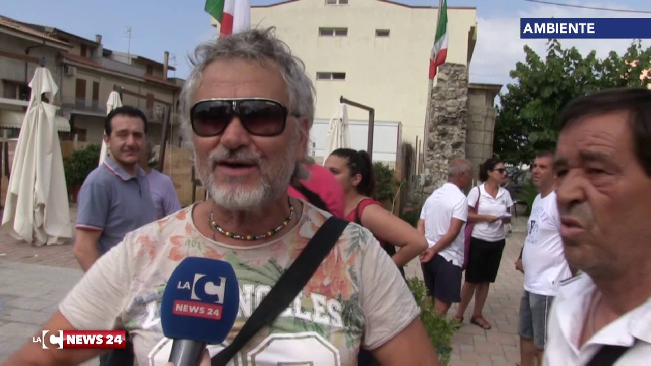 Nicotera chiude per mare sporco