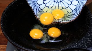 Pour 4 eggs into the oil and youll be amazed at the results Delicious Egg Vegetable Recipe