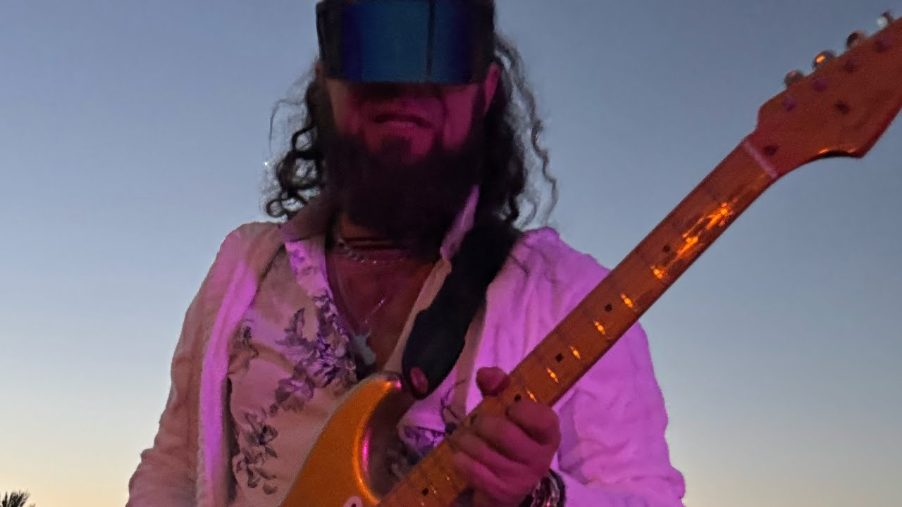 Admiral Fantastica is live! Synths minimal practice.