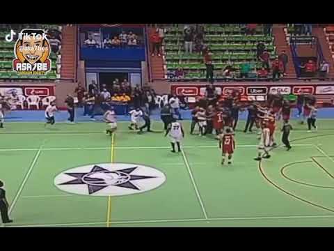 من فضلك اقفل رجليك