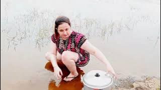 Berkemah bermalam dipinggir danau yang sangat indah. 