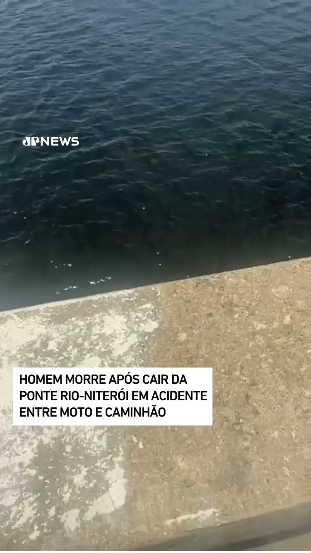 Homem morre após cair da Ponte Rio-Niterói em acidente entre moto e caminhão