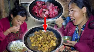 Pork curry with rice in night dinner recipes || Nepali Style Cooking & eating #villagecooking