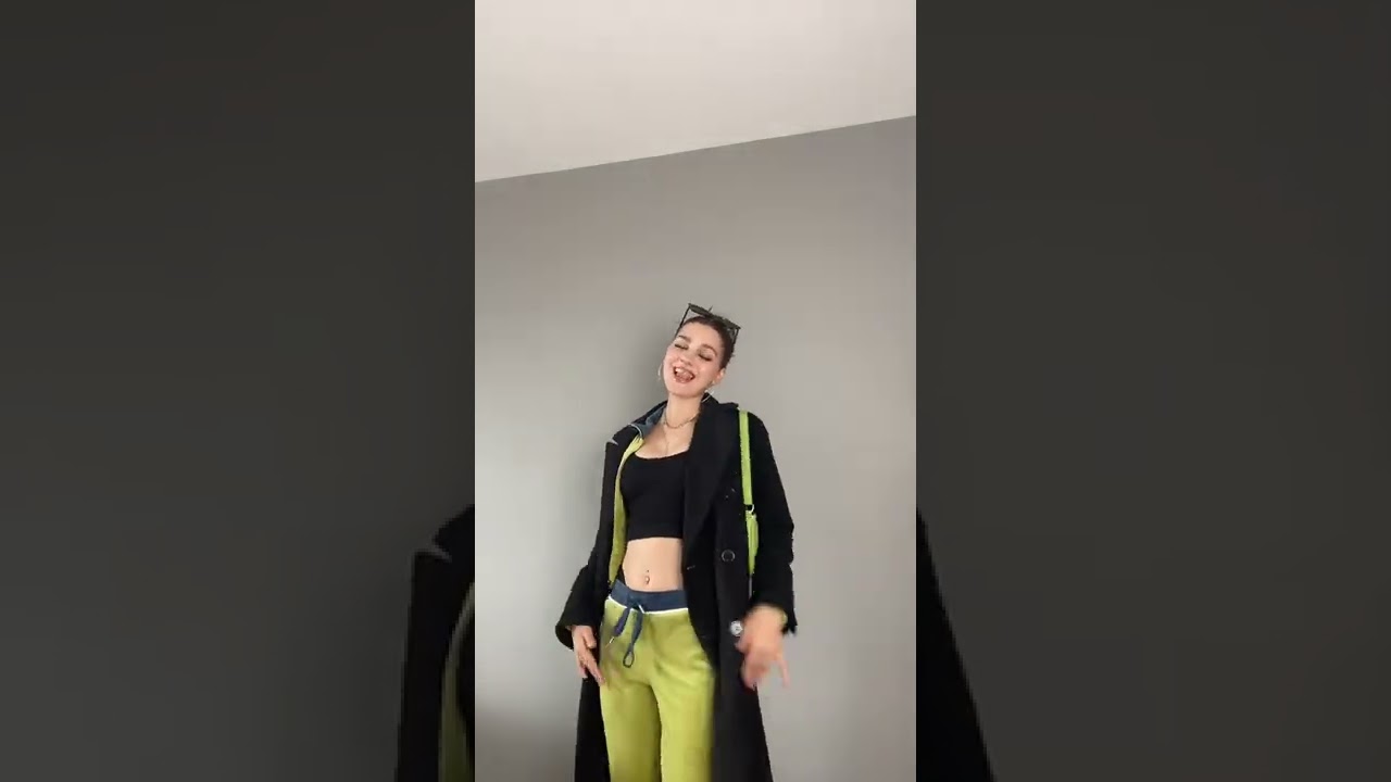 Sexy Emily Carey shows her belly button piercing and seductive skills (FULL HD)