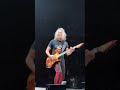 Metallica: When Kirk Hammett hand delivers picks & shows Shaka!!! (MetOnTour - Portland, OR - 2018)