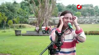 Ratu -Teman Tapi Mesra Live (Cover) by nabilaningtyas