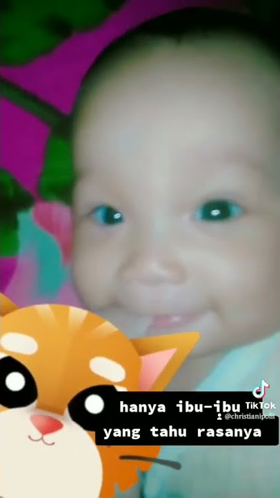 Bayi gigit puting susu mama