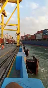 Detik Detik Kapal Barang Pengangkut Peti Kemas Tabrak Dermaga TPKS Tanjung Emas Semarang