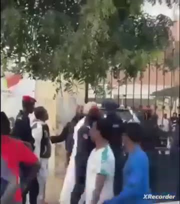 Me Clédor Ciré Ly brutalisé devant la Direction générale des élections
