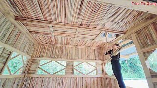 alone building a wooden house in the forest-Joining wooden bars to make the ceiling