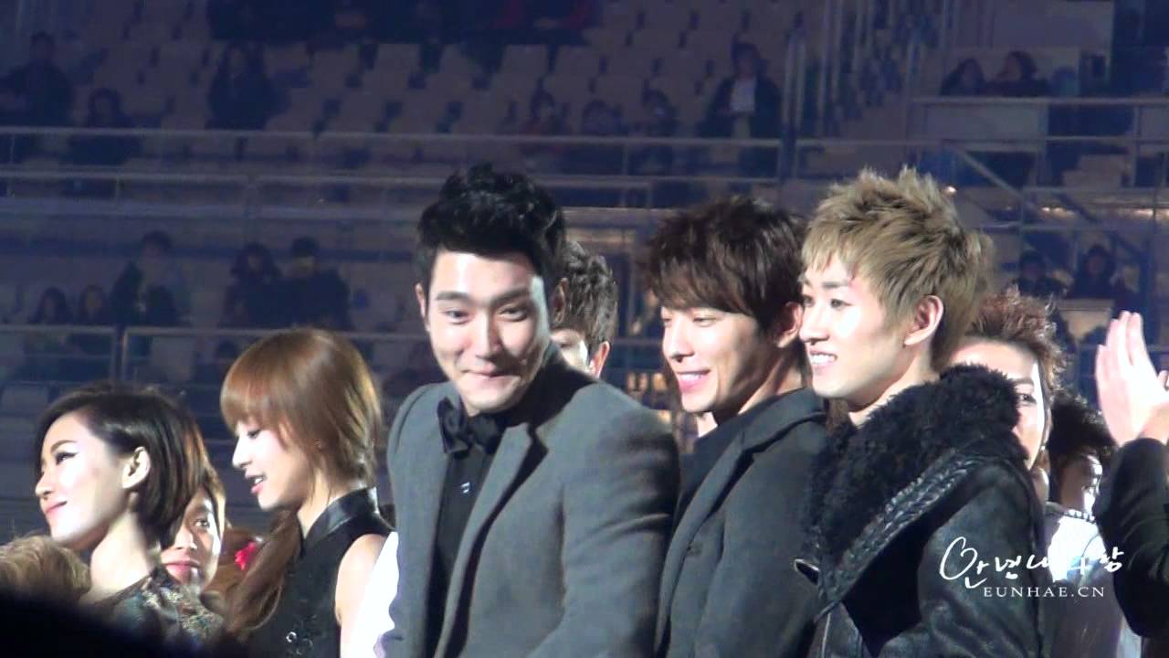 120101 HD EunHae first hug of 2012 - This is all to me ♥ - Eunhyuk & Donghae at MBC Gayo Daejun