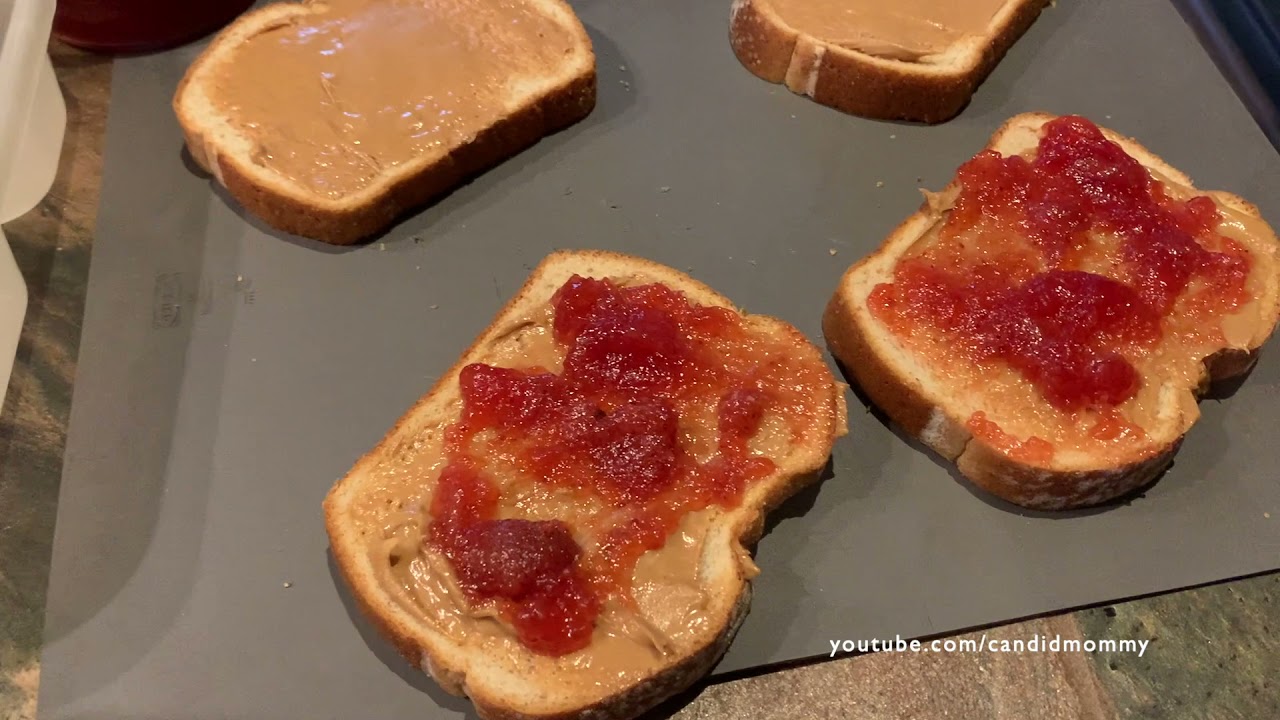 School Lunches & How I Make the Favorite PB&J's - YouTube