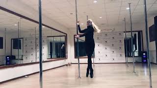 Exotic pole dance/ Julia Pajula