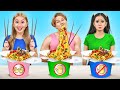 SEM as Mãos vs. UMA Mão vs. DUAS Mãos! DESAFIO DE UMA SÓ COR! || 100 Camadas de Comida