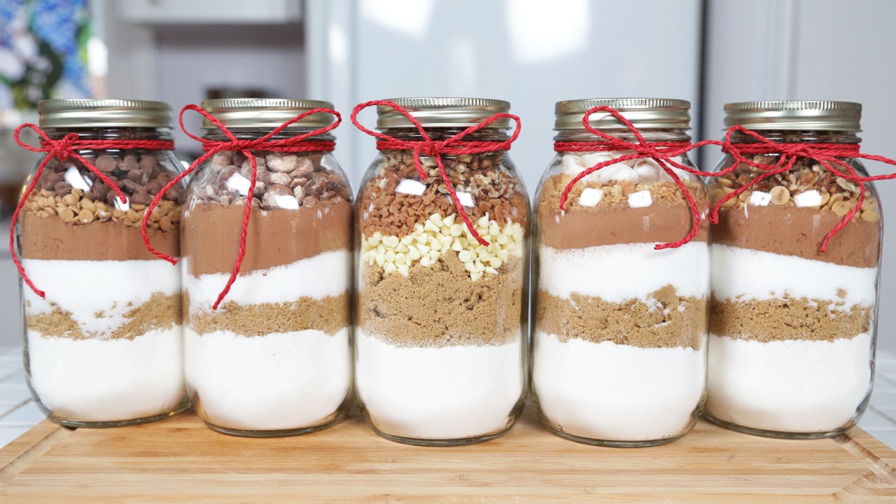 5 Brownie-In-A-Jar Recipes | Edible Gifts | The Domestic Geek