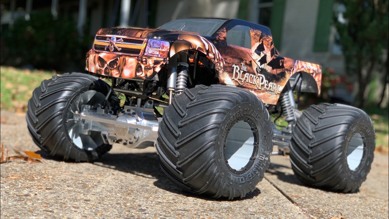 LiveRC - Incredible Monster Energy semi truck scale build carrying