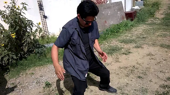 Pussy on the Chain wax - On Set