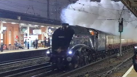 60007 Sir Nigel Gresley rushes through Doncaster! The Christmas White Rose & 44871 | 15/11/25
