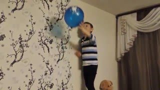 Как приклеить воздушный шар к потолку без клея и гелия. Ball on the ceiling.