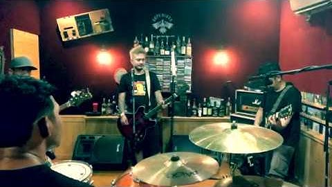 Superiots - Harapan Takkan Mati Disini (LIVE STUDIO)