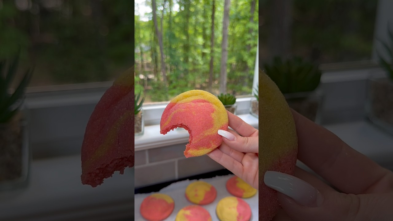 strawberry lemonade sugar cookies for Mother’s Day 🫶🍓🍋 (recipe is on www.identicalrecipes.com!)