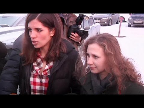 Video: Zwei Mitglieder Von Pussy Riot In Moskau Inhaftiert