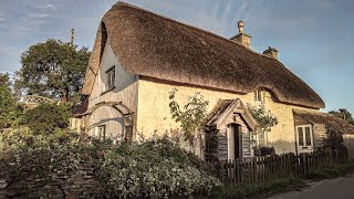 A Sunrise Walk in a Small but Perfectly Formed Cotswold Village