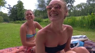 Bikinis In Het Vondelpark