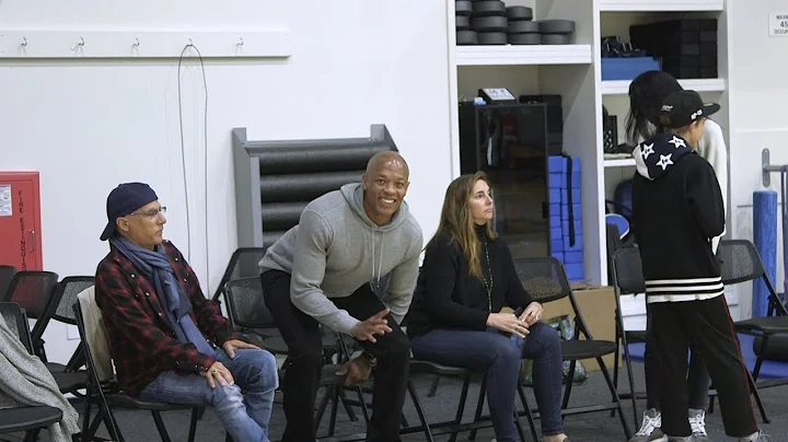 Dr. Dre and Jimmy Iovine visit Warriors practice t...