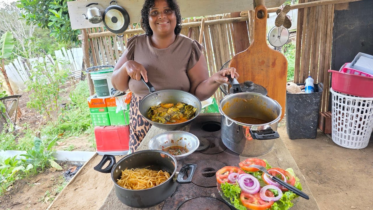 MAIS UMA COMIDA BOA NO FOGÃO A LENHA Aqui na roça | fogo acesso aqui no meu Recanto!!!