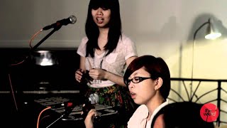 Vignette de la vidéo "The Impatient Sisters - Comets And Stars (Live on The Wknd Sessions, #40)"