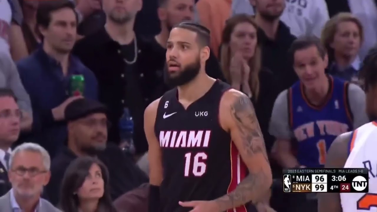 How do you miss a shot clock violation that's this obvious? And the ref is  standing right behind him watching! : r/MkeBucks