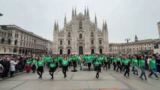 St. Patrick's Day 2024 flash mob in Milan  Duomo  Full exhibition. Gens d'Ys + Fusion Fighters