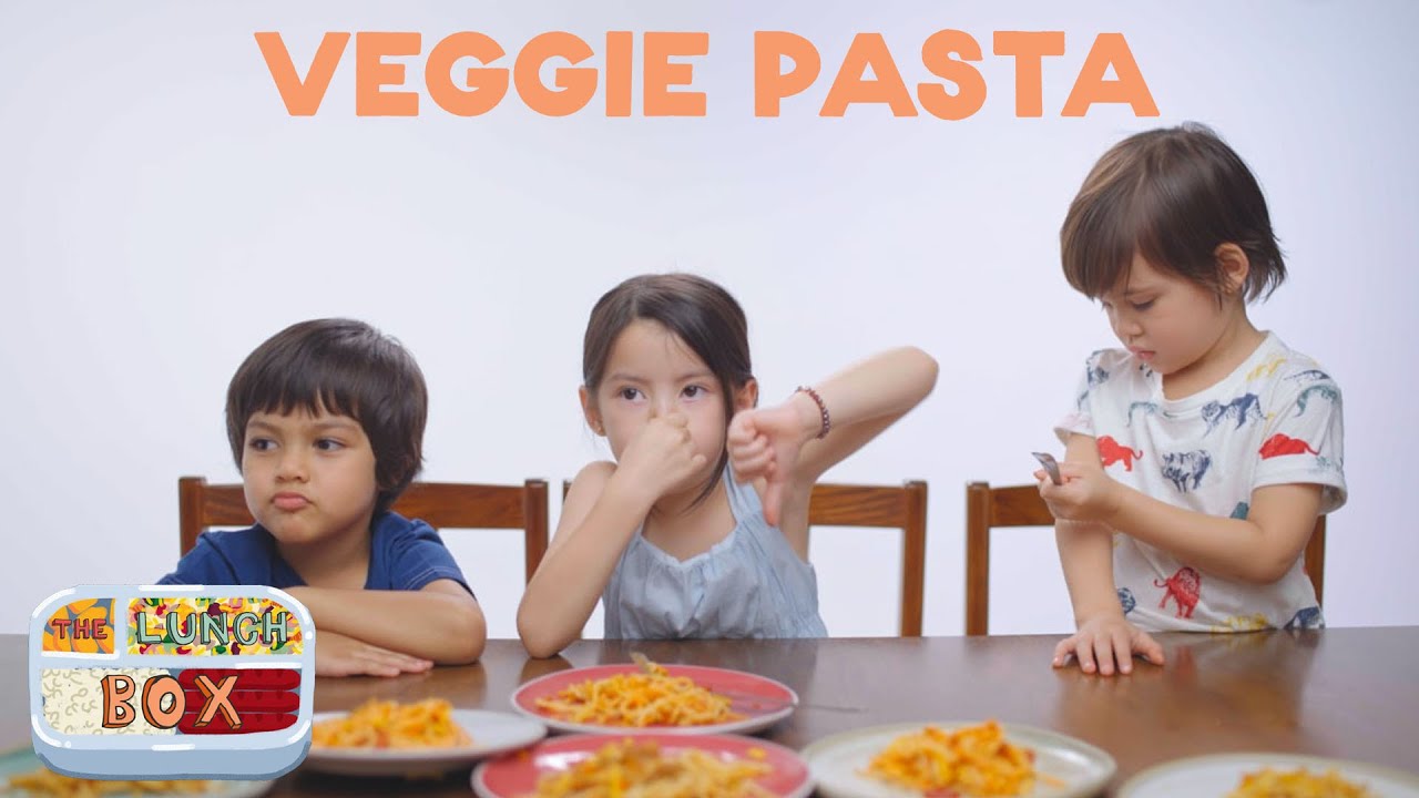 Kids Try Veggie Bolognese Pasta vs Kiddie Spaghetti ? - The Lunchbox Episode 3 | FEATR