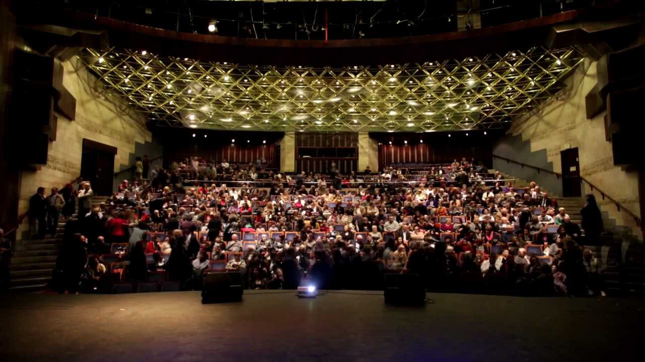 People Getting In (TimeLapse from Stage)