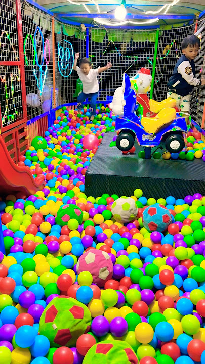 Jump in the ball pool in front of the red Donald odong and the white rabbit odong, it's exciting