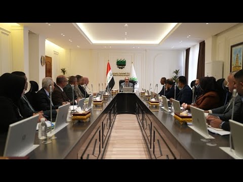 الإجتماع الذي ترأسه وزير الصناعة والمعادن لمناقشة آليات تجهيز الأسمدة إلى وزارة الزراعةوالقطاع الخاص