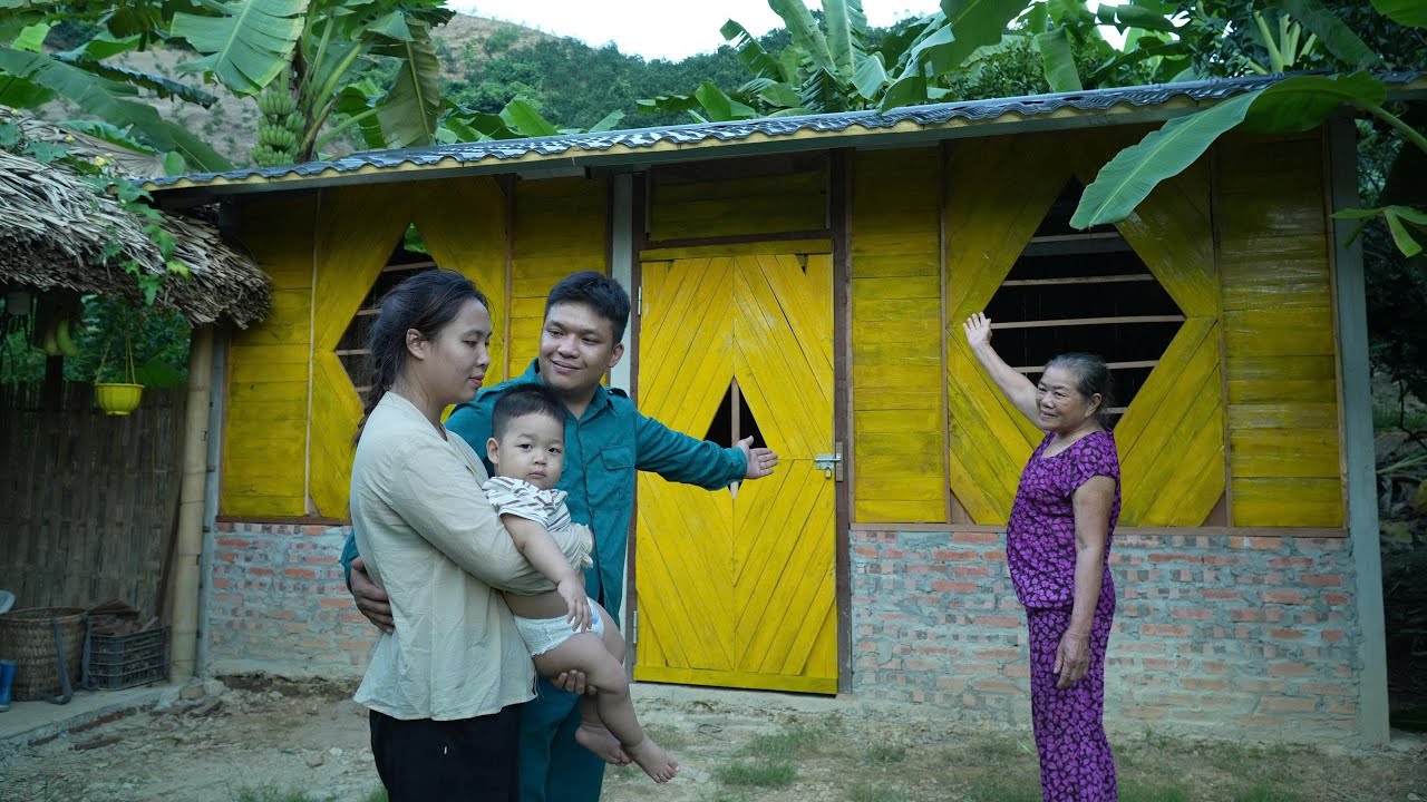 Мать-одиночка Ли Тиу Ли получает помощь от полицейского Сона, чтобы перекрасить дом своей мечты