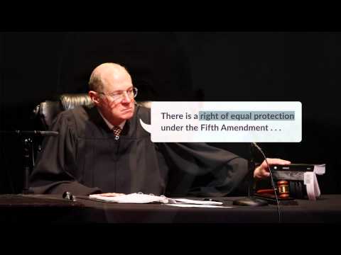 วีดีโอ: การพิจารณาคดีของ United States vs Windsor เปลี่ยนคำจำกัดความทางกฎหมายของการแต่งงานอย่างไร?