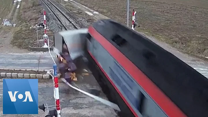 CCTV Footage Shows Train Smashing Into Truck at Crossing in Turkey - DayDayNews