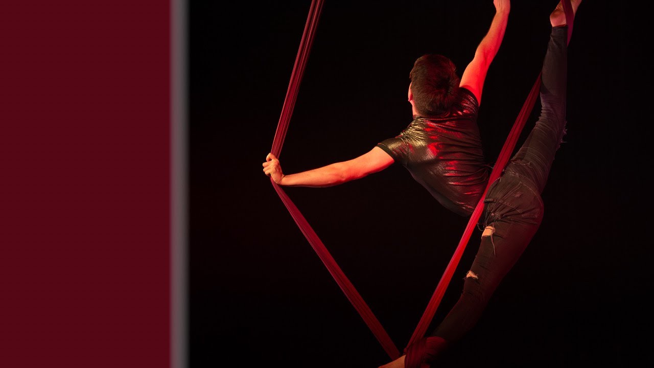 Vertikaltuch Act - GOP Varieté Theater München - Gewinner Talents 2022